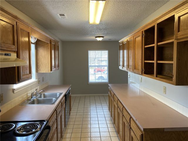 503 Camellia Drive B, Bentonville, AR 72712