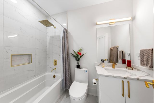 2187 MAIN STREET, Sarasota, FL 34237