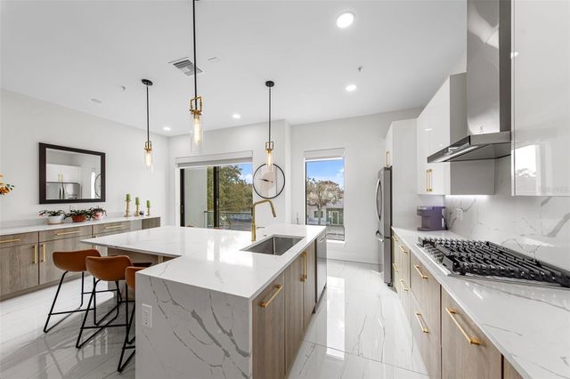 2187 MAIN STREET, Sarasota, FL 34237