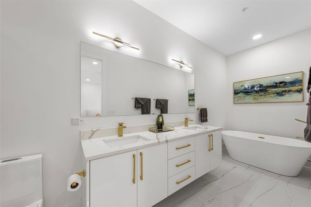 2187 MAIN STREET, Sarasota, FL 34237