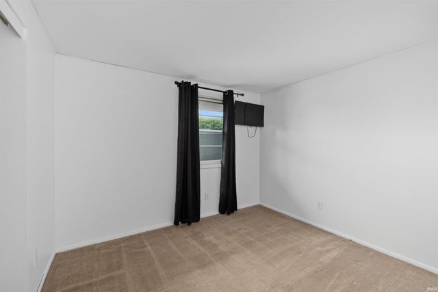 5228 Camelot Drive, Fort Wayne, IN 46815