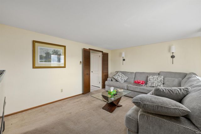 5228 Camelot Drive, Fort Wayne, IN 46815