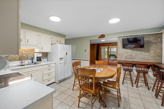 5228 Camelot Drive, Fort Wayne, IN 46815