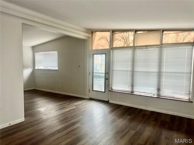 2136 Sun Valley Drive, St Louis, MO 63136