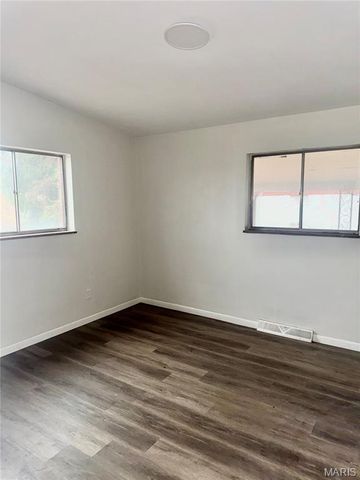 2136 Sun Valley Drive, St Louis, MO 63136