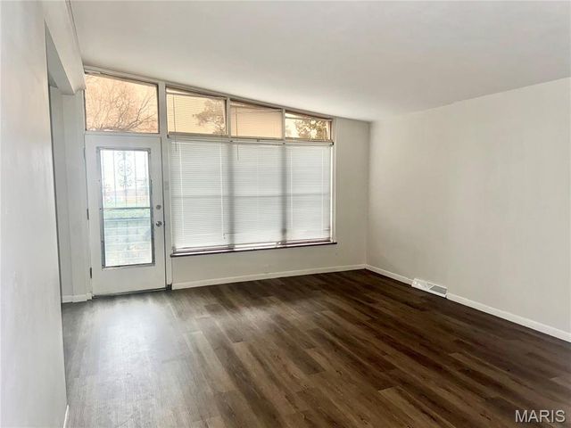 2136 Sun Valley Drive, St Louis, MO 63136