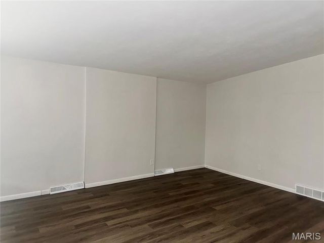 2136 Sun Valley Drive, St Louis, MO 63136