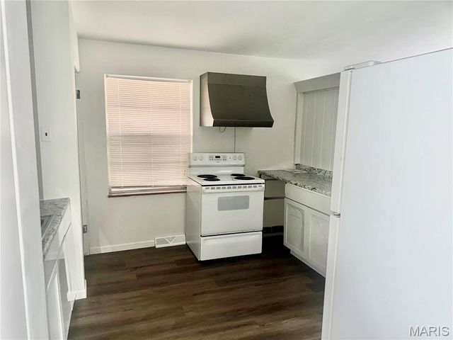 2136 Sun Valley Drive, St Louis, MO 63136