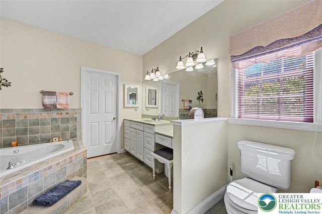 112 Michaels Run Road, Stroud Twp, PA 18360