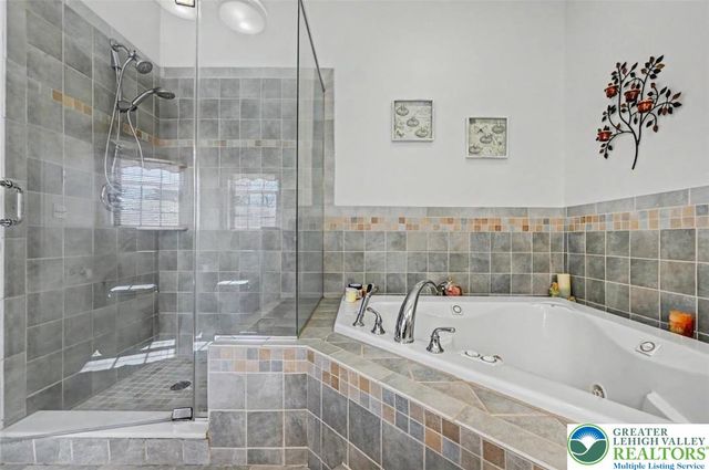 112 Michaels Run Road, Stroud Twp, PA 18360