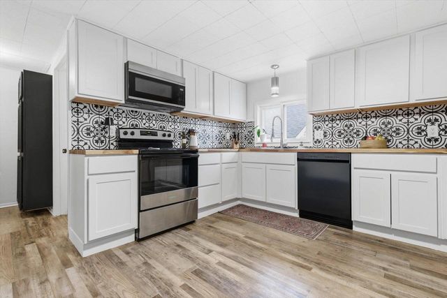 1305 E Road 1 Road, Edgerton, WI 53534