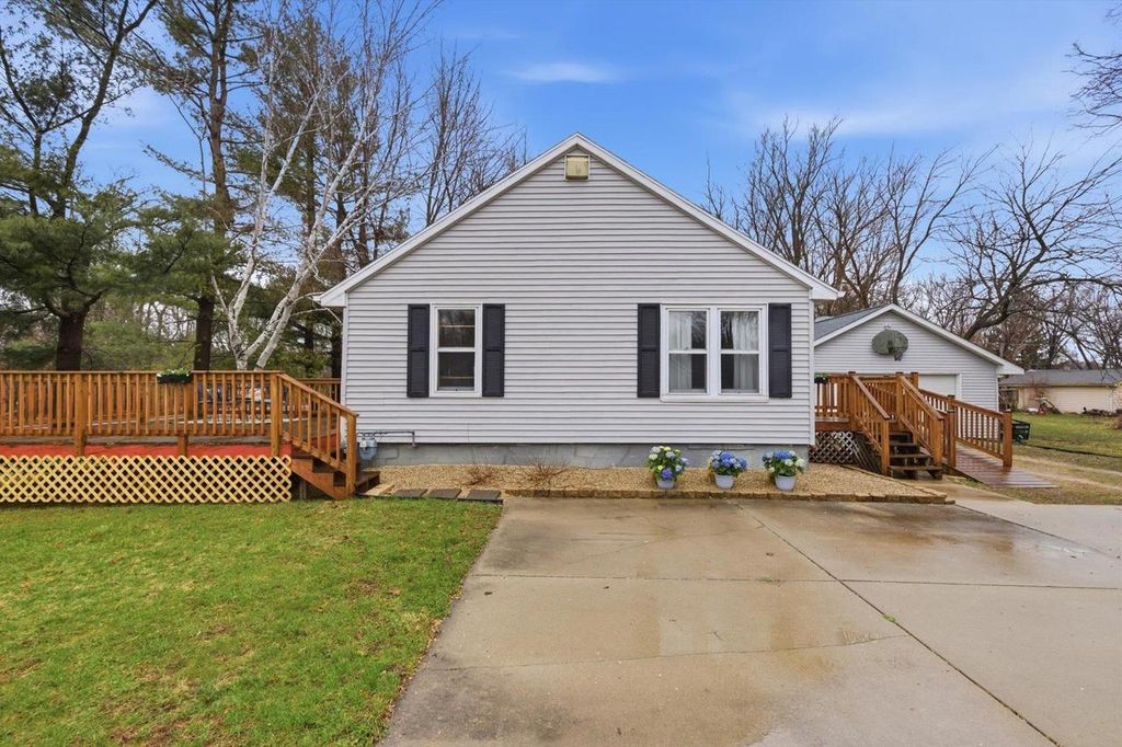 1305 E Road 1 Road, Edgerton, WI 53534