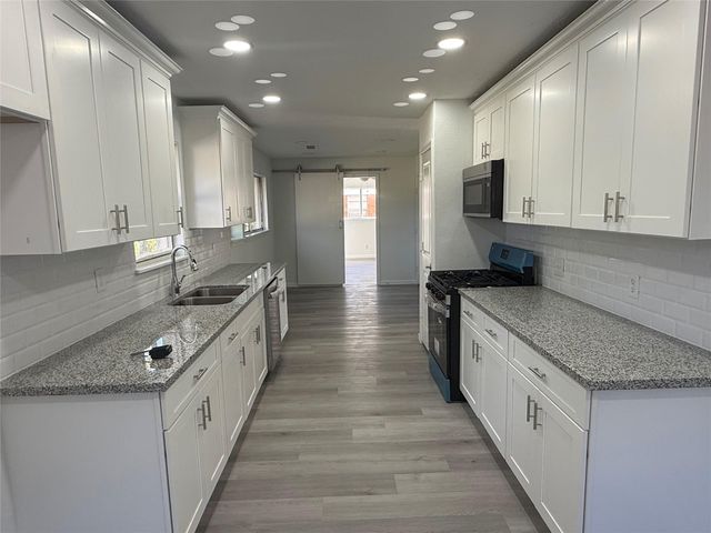 5615 Greylog Drive, Houston, TX 77048