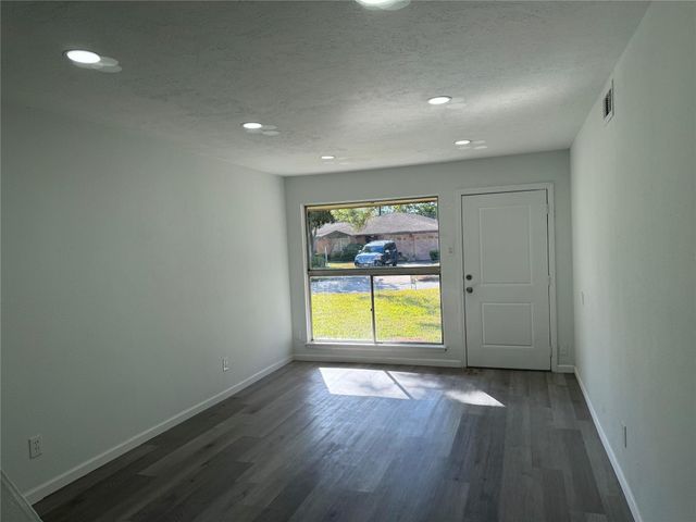 5615 Greylog Drive, Houston, TX 77048