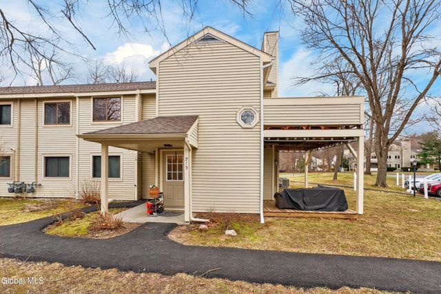 213 Grenadier Court, Halfmoon, NY 12065