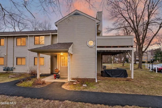213 Grenadier Court, Halfmoon, NY 12065