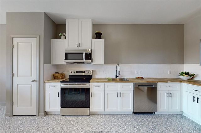 101 West 31st Street 302, Bryan, TX 77803
