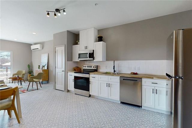 101 West 31st Street 302, Bryan, TX 77803