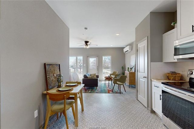 101 West 31st Street 302, Bryan, TX 77803