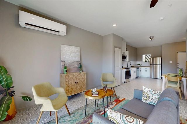 101 West 31st Street 302, Bryan, TX 77803
