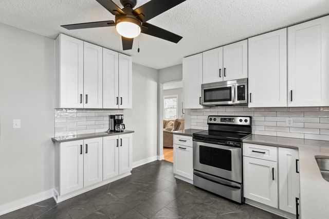2712 Richmond Avenue, Des Moines, IA 50317