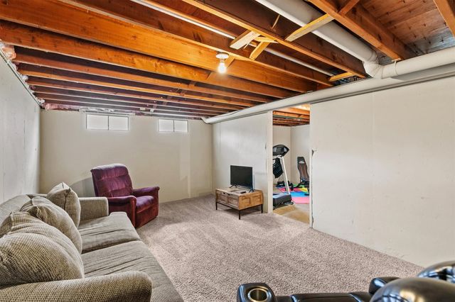 2712 Richmond Avenue, Des Moines, IA 50317