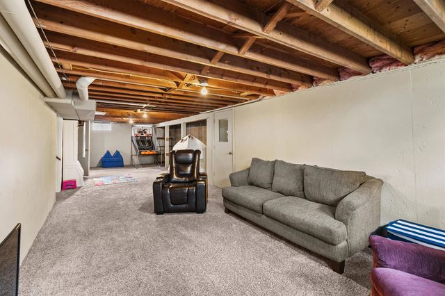 2712 Richmond Avenue, Des Moines, IA 50317