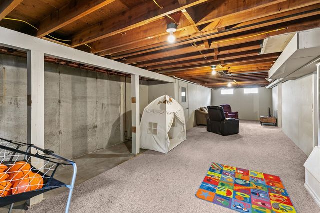 2712 Richmond Avenue, Des Moines, IA 50317