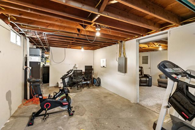 2712 Richmond Avenue, Des Moines, IA 50317
