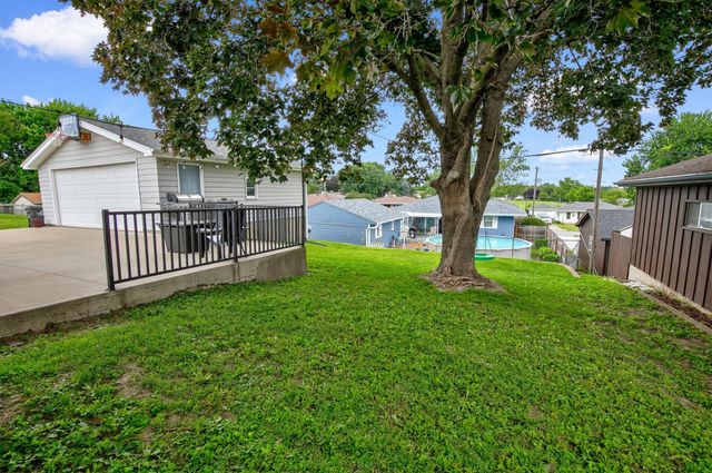 2712 Richmond Avenue, Des Moines, IA 50317