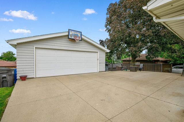 2712 Richmond Avenue, Des Moines, IA 50317