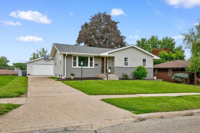 2712 Richmond Avenue, Des Moines, IA 50317