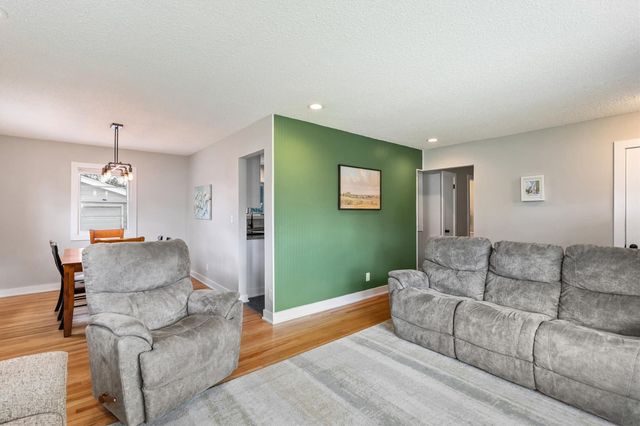 2712 Richmond Avenue, Des Moines, IA 50317