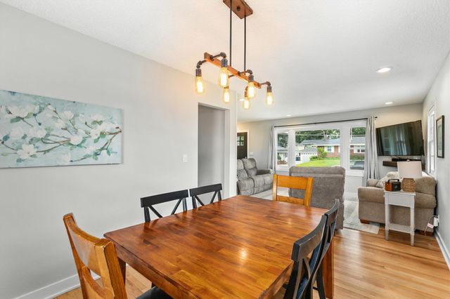2712 Richmond Avenue, Des Moines, IA 50317