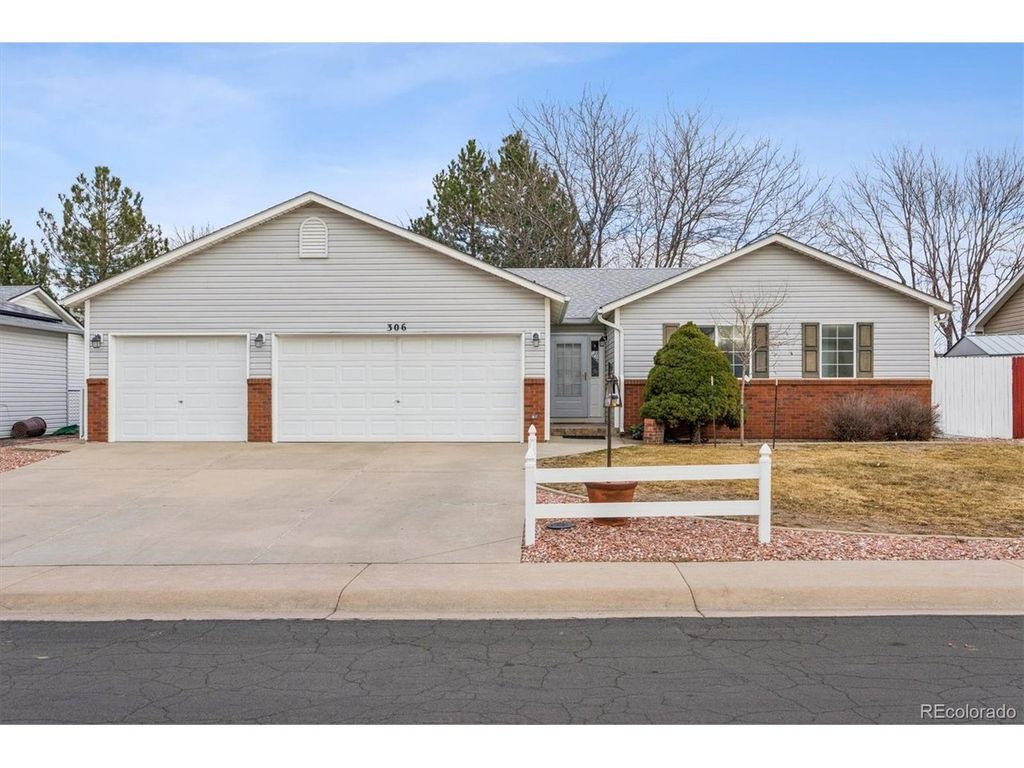 306 N 45th Avenue Ct, Greeley, CO 80634