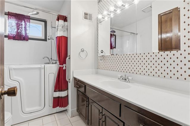 10250 Caenen Street, Lenexa, KS 66215