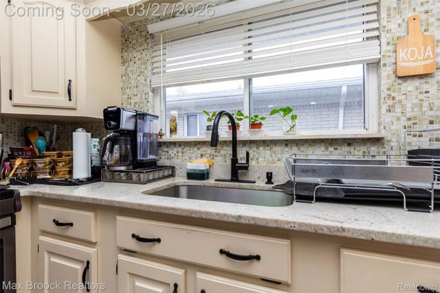 33364 Linsdale Court, Sterling Heights, MI 48310