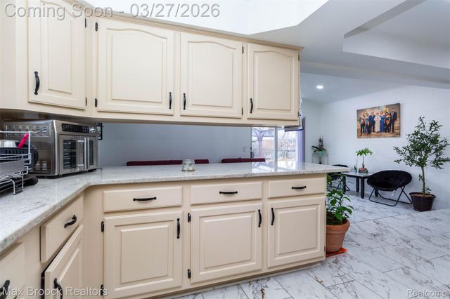 33364 Linsdale Court, Sterling Heights, MI 48310