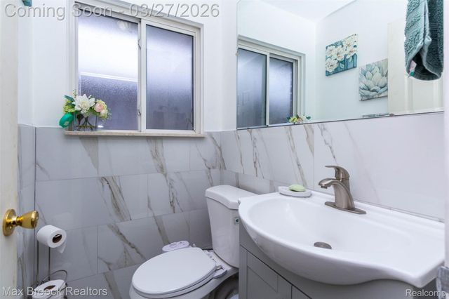 33364 Linsdale Court, Sterling Heights, MI 48310