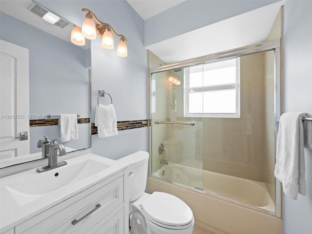 1251 Lincoln St, Hollywood, FL 33019