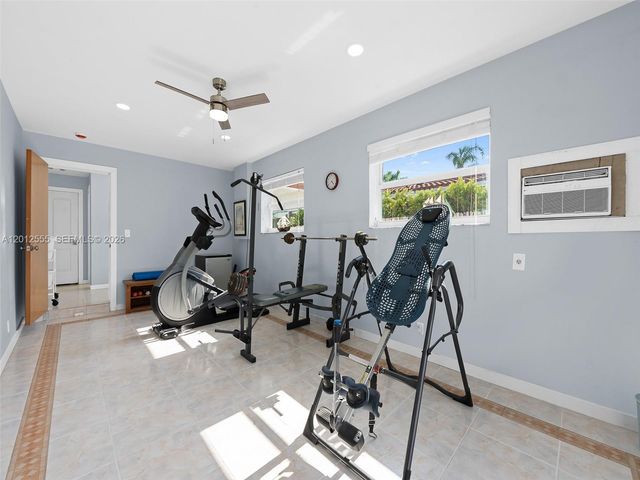 1251 Lincoln St, Hollywood, FL 33019