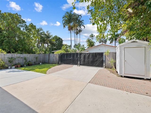1251 Lincoln St, Hollywood, FL 33019
