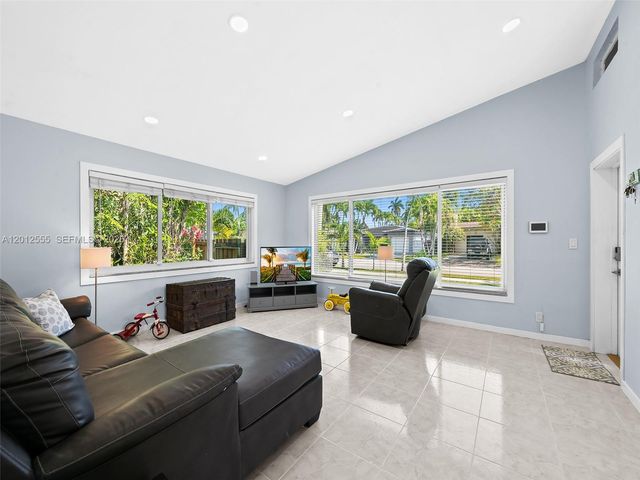 1251 Lincoln St, Hollywood, FL 33019