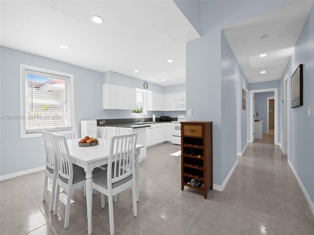 1251 Lincoln St, Hollywood, FL 33019