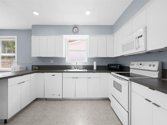 1251 Lincoln St, Hollywood, FL 33019