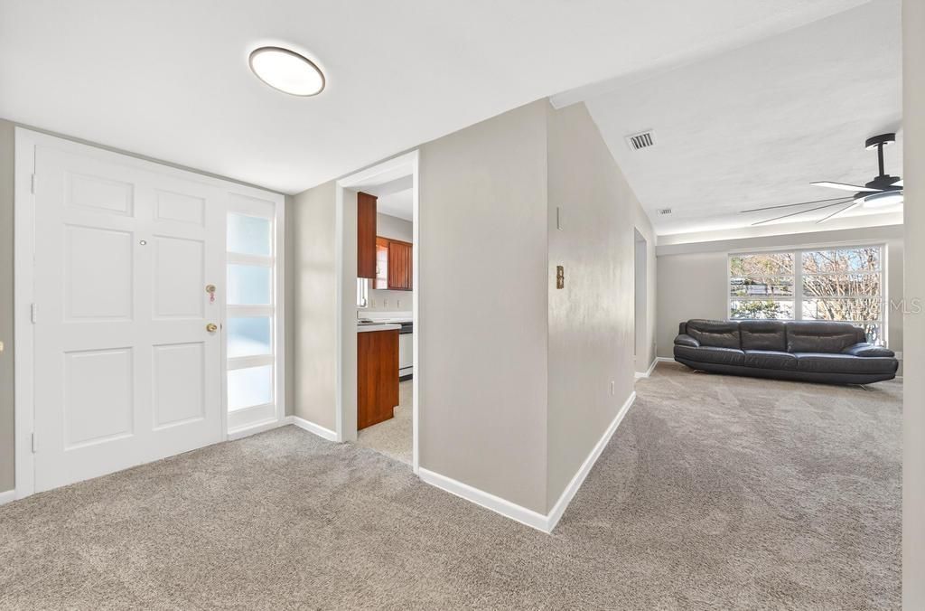 Image 5 of property listing at 419 KRUEGER STREET, Orlando, FL 32839