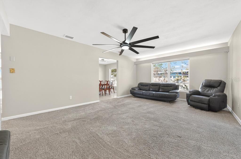 Image 7 of property listing at 419 KRUEGER STREET, Orlando, FL 32839