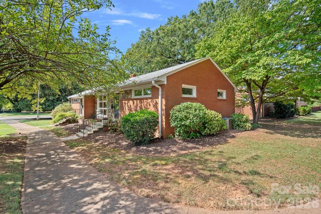 4703 Woodlark Lane, Charlotte, NC 28211