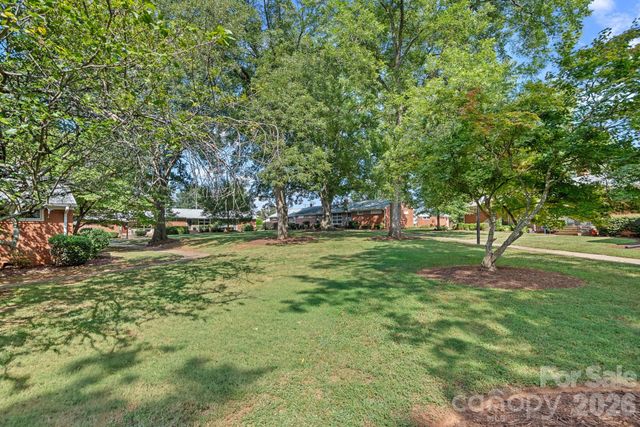4703 Woodlark Lane, Charlotte, NC 28211