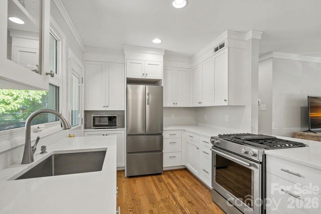 4703 Woodlark Lane, Charlotte, NC 28211